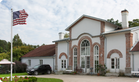 Why Flagpoles are Becoming a Must-Have Yard Feature for Today's Homeowners?